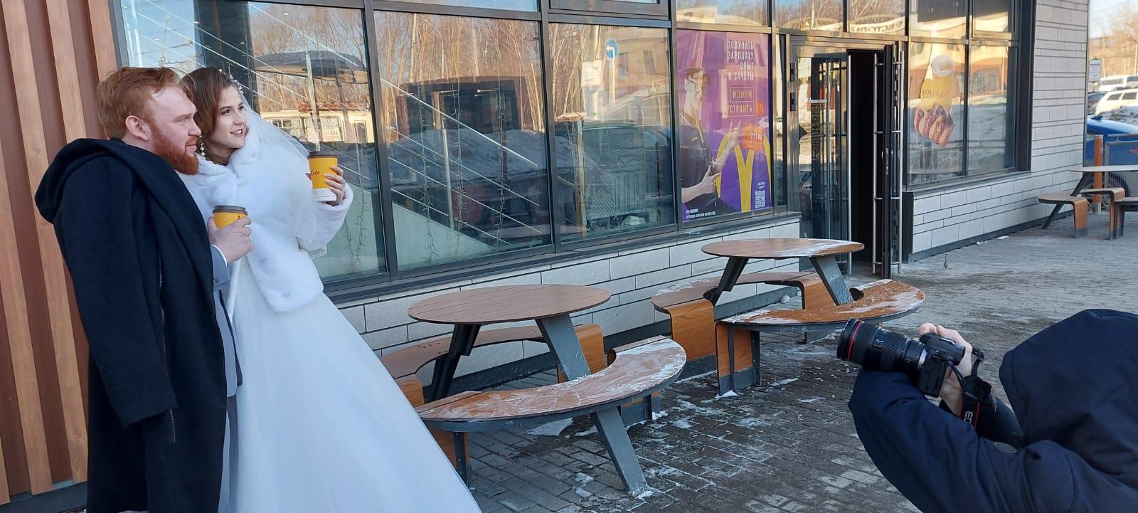 Фото Блокировка Instagram, командировка депутатов Новосибирска в ЛДНР и свадьба в McDonald’s – итоги выходных на Сиб.фм 4